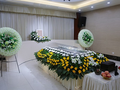 无锡殡葬服务一条龙 花圈 穿寿衣